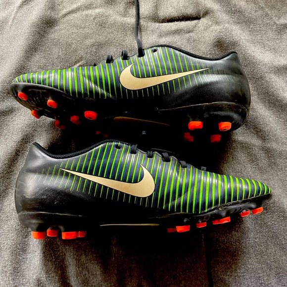 nike soccer cleats size 9.5